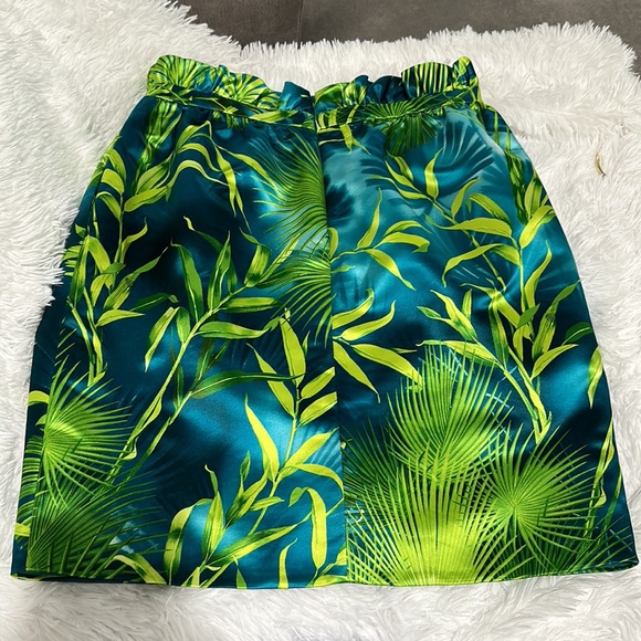Versace Tropical Print Mini Skirt - Size 44 (US size 10) - Picture 3 of 16